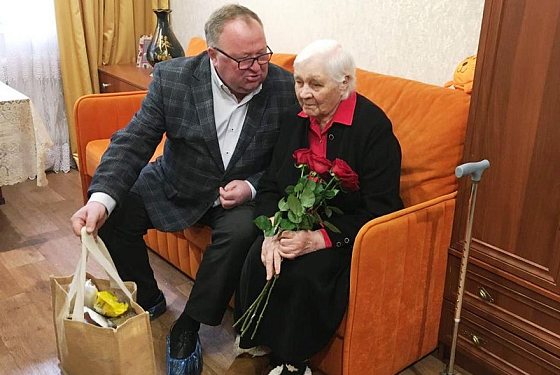Вице-мэр Сергей Волков поздравил 100-летнюю пензячку Анастасию Никитину