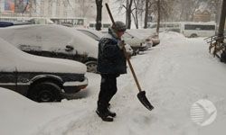 В Пензе на борьбу со снегом вышло около 550 дворников