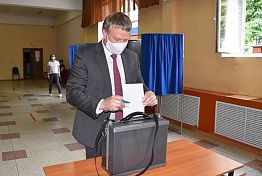 Андрей Лузгин принял участие в голосовании по поправкам в Конституцию