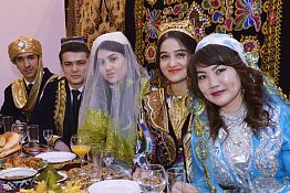 Студенты ПГУ «сыграли» узбекскую свадьбу