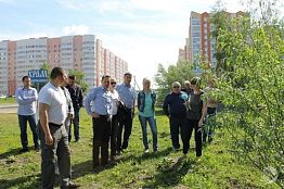 В Пензе в новом сквере на ГПЗ установили скамейки и урны